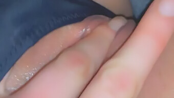 Cô Gái Trẻ Châu Âu Với Cái Lồn Chặt Chẽ Thủ Dâm Với Kết Thúc Creampie