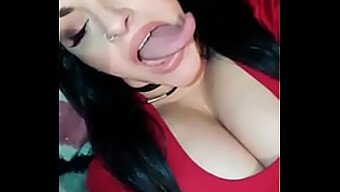 18+ Teen Babe Gets A Long Tongue And Throat Show