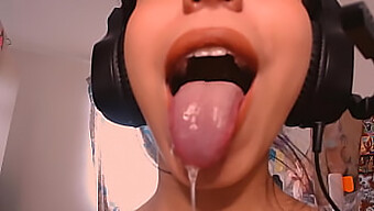 การเลียควยและการยิงน้ําเชื่อมบนใบหน้าของ Ahegao Egirls ที่เสียวซ่าน