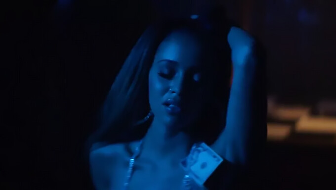 Vanessa Morgan Este Mângâiată De Keke Palmer Într-O Scenă Americană De Pe Malul Râului