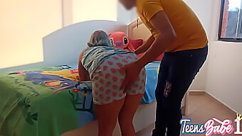 La Belle-Fille Coquine Se Fait Baiser Par Son Beau-Père Alors Qu'Elle Est Seule À La Maison