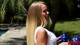 Geweldige 18+ Cheerleader Met Grote Natuurlijke Tieten Krijgt Een Creampie