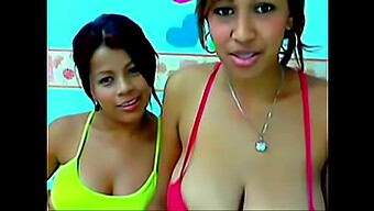 Gadis Brasil Dengan Kawat Gigi Dulce Dan Ana Turun Dan Kotor Di Webcam