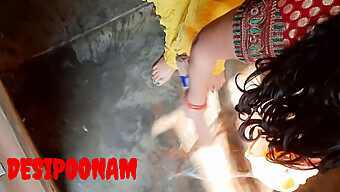 نوجوان (18+) توسط Poonam در حمام وحشیانه گرفتار می شود