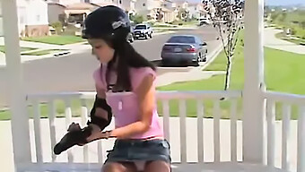 Public Nudity: A Skater Girl'S Solo Masturbation Session