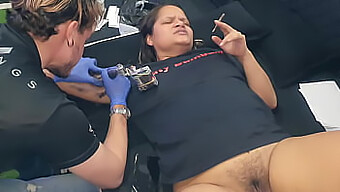 Artista Amateur Alemán De Tatuajes Le Da Una Paja A Una Belleza Latina