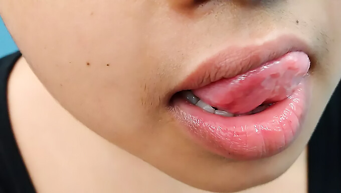 Asian Teen With Hot Lips