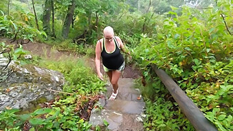 Mamada Al Aire Libre Y Corrida En La Boca De Una Nena Cachonda