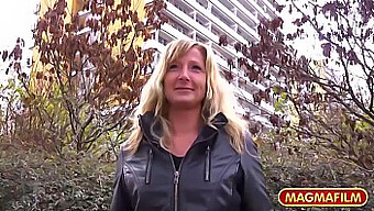 Duitse Milf Geniet Van Een Buiten Fingeren Sessie