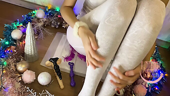 Amateur Russian Girl Masturbates On Christmas