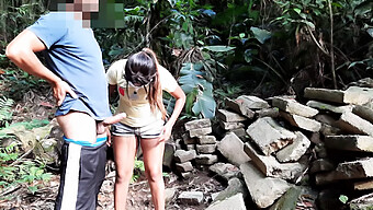 Adolescente Amateur Recibe Una Corrida Interna Por Una Latina De Gran Culo En El Bosque