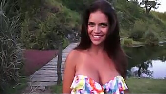 Zaira Nara I En Varm Bikini Fotoshoot