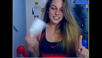 Pěkná Teen'S Hot Cam Show Nechává Diváky Bez Dechu