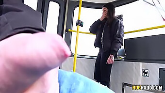 Amateur Babe Stacy Sommers Geeft Een Pov Pijpbeurt Op De Tram