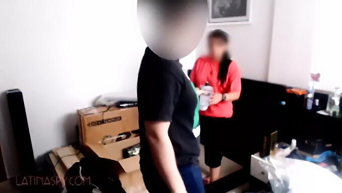 Pembantu Latina Seksi Dengan Pantat Besar Diliwat